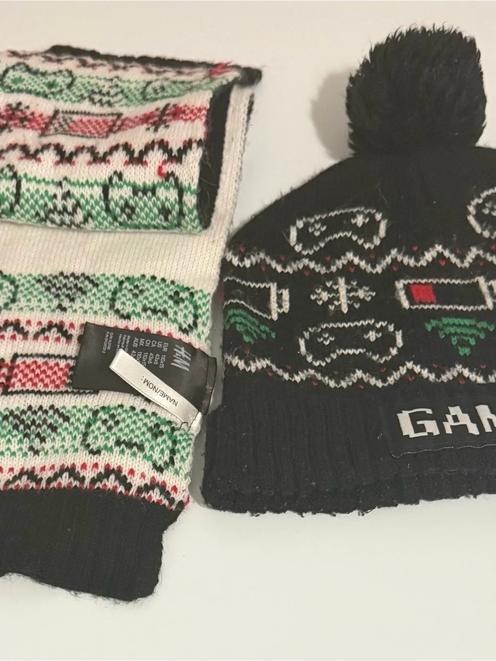 H&M Black Pom Beanie and Scarf Set - Holiday Pattern size 5T-7 years
